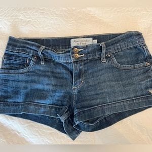 Who wears short shorts!